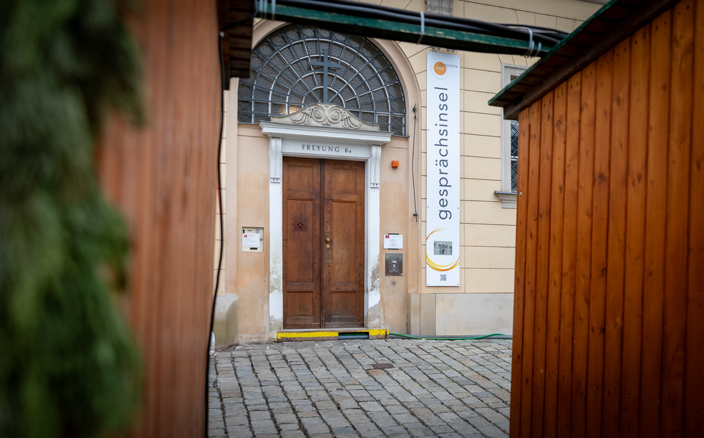 Die Wiener Gesprächsinsel hat auch am 24. 12. geöffnet.